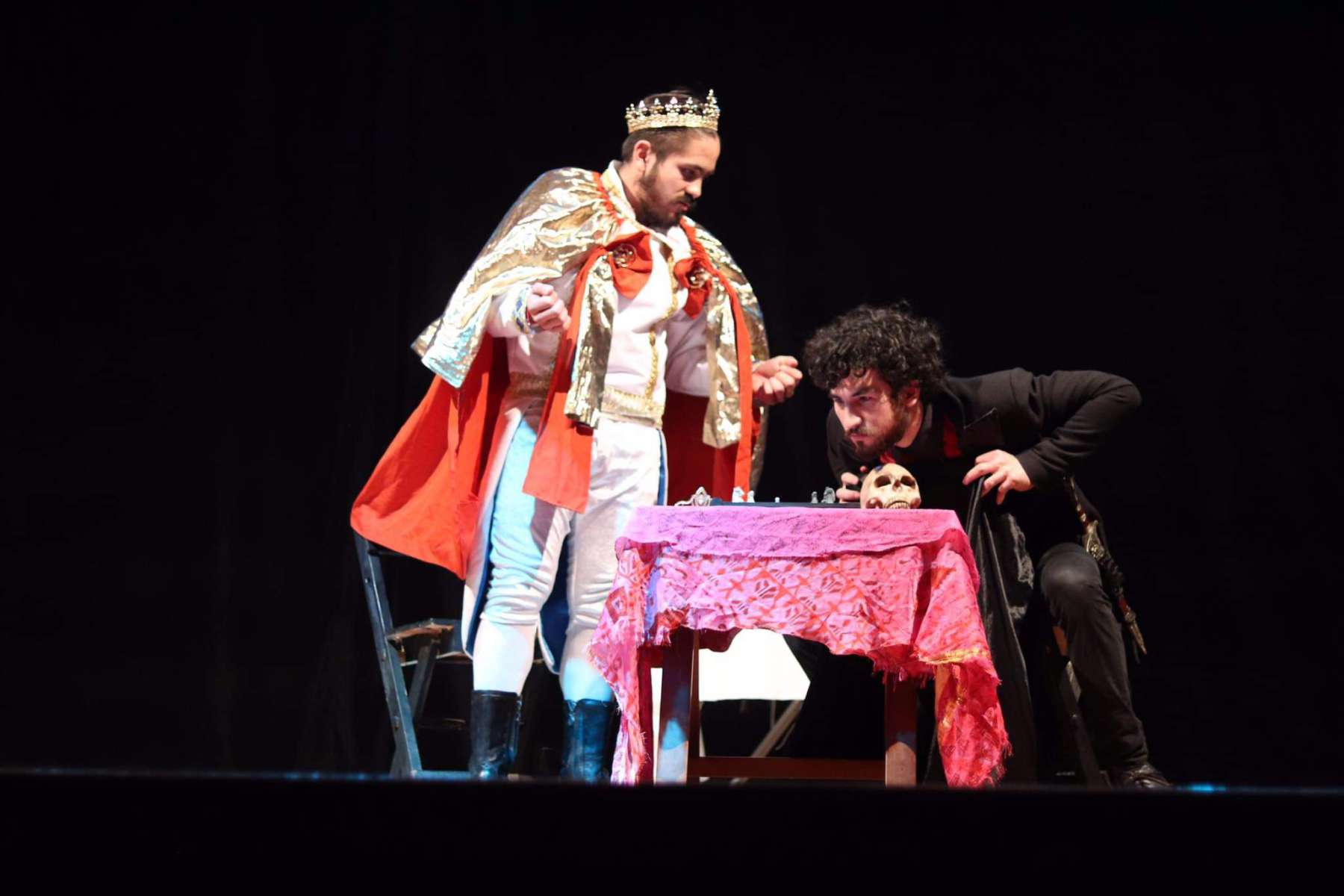 Compañía teatral Carrlequín estrena la obra “Jaque Hamlet”