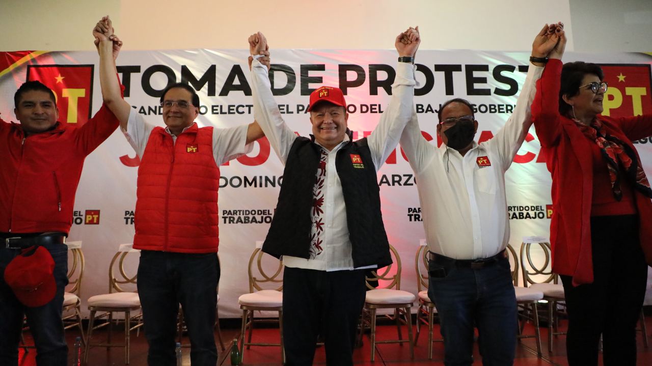 Julio Menchaca rinde protesta como candidato de la esperanza del PT