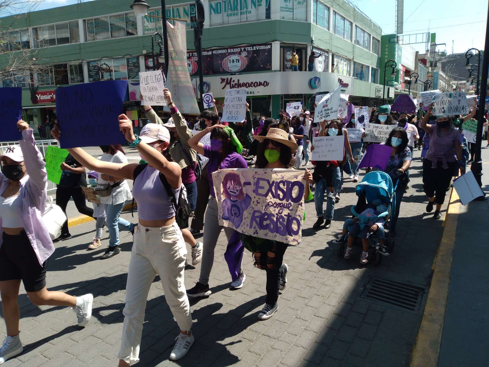 “Aquí todavía no rompemos ni pintamos nada, pero marchamos más”: mujeres en Tulancingo