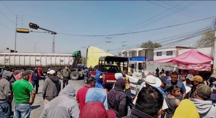 Liberan a tres personas retenidas en San Salvador; retiran bloqueo carretero