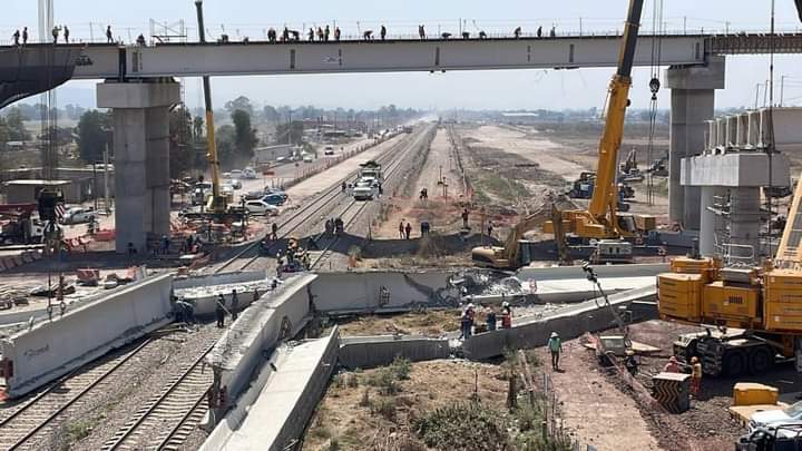 Video: Se desploman trabes en obra del Circuito Exterior Mexiquense