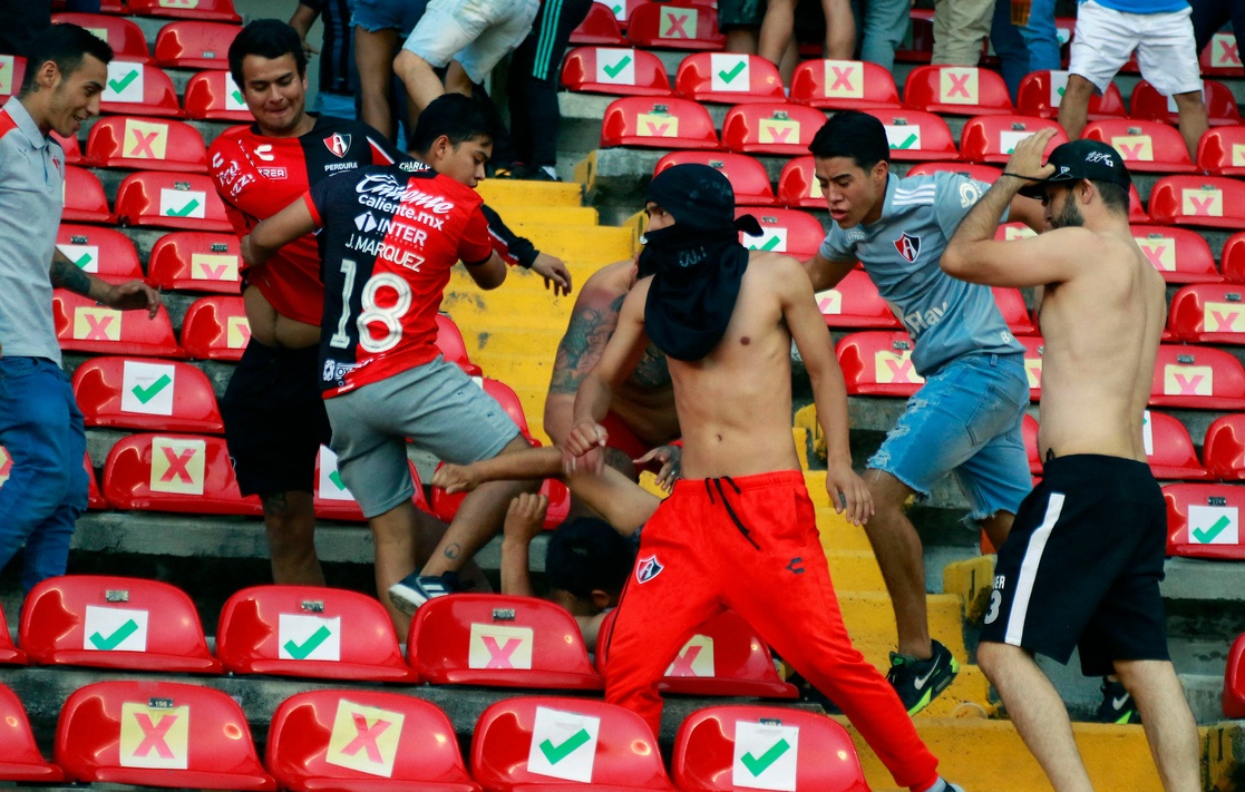 ¿Dejarán de vender alcohol en estadios por riña Querétaro vs Atlas?