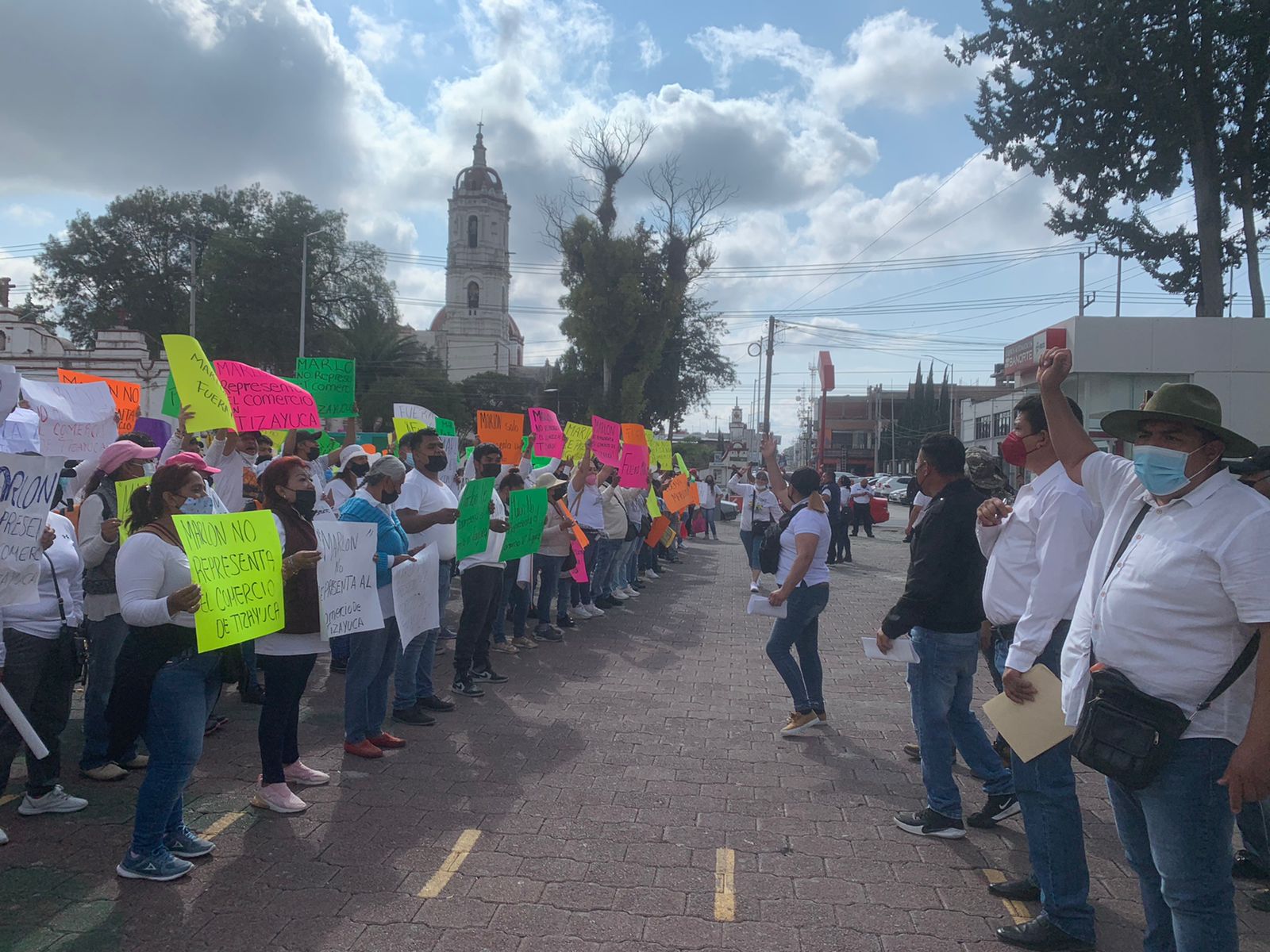 Comerciantes se movilizan contra líder en Tizayuca