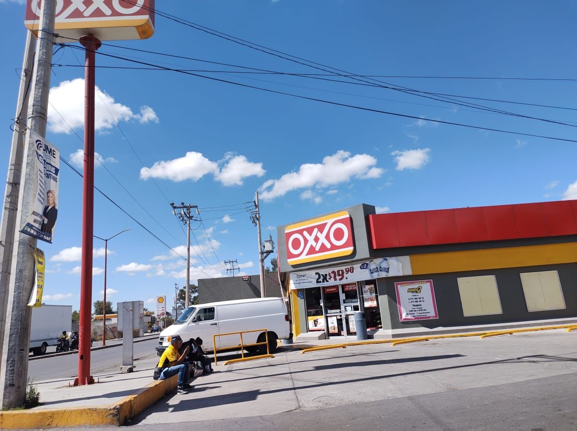 Roban cigarros y alcohol de Oxxo en Tizayuca