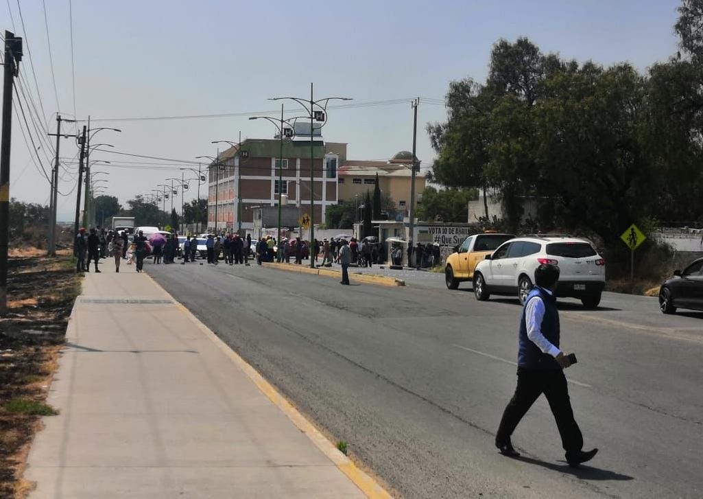 Habitantes de Tolcayuca bloquean acceso a su municipio