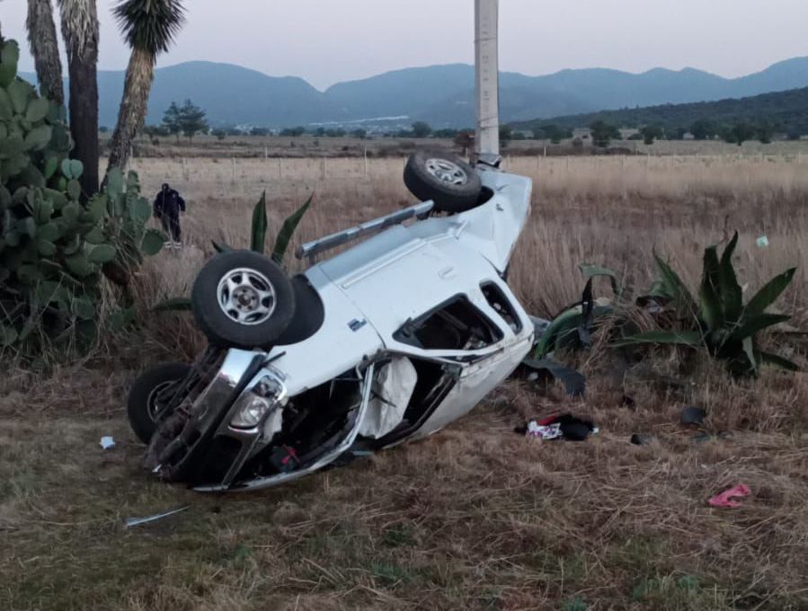 Volcadura en la México-Pachuca deja dos mujeres sin vida