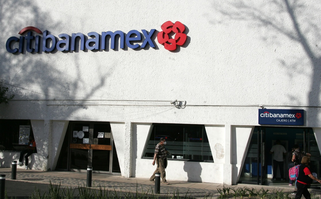 Presidente pone estas condiciones para venta de Banamex