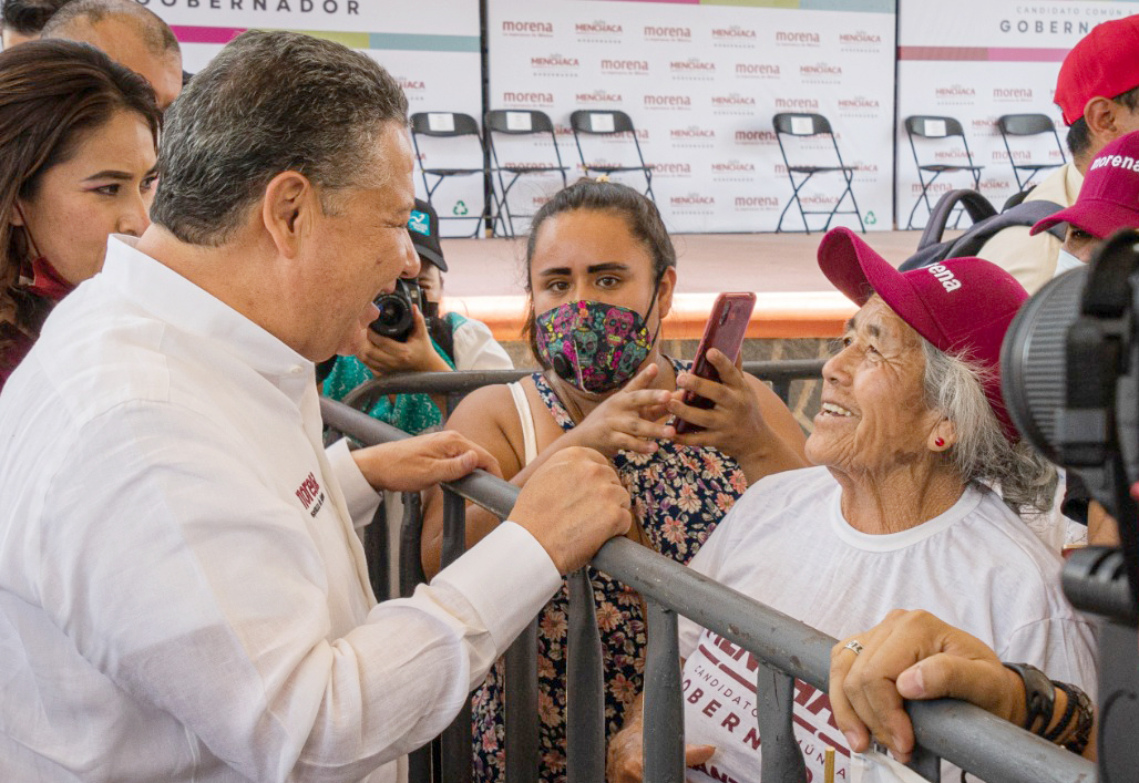 Menchaca se compromete a trabajar para disminuir la pobreza en Hidalgo