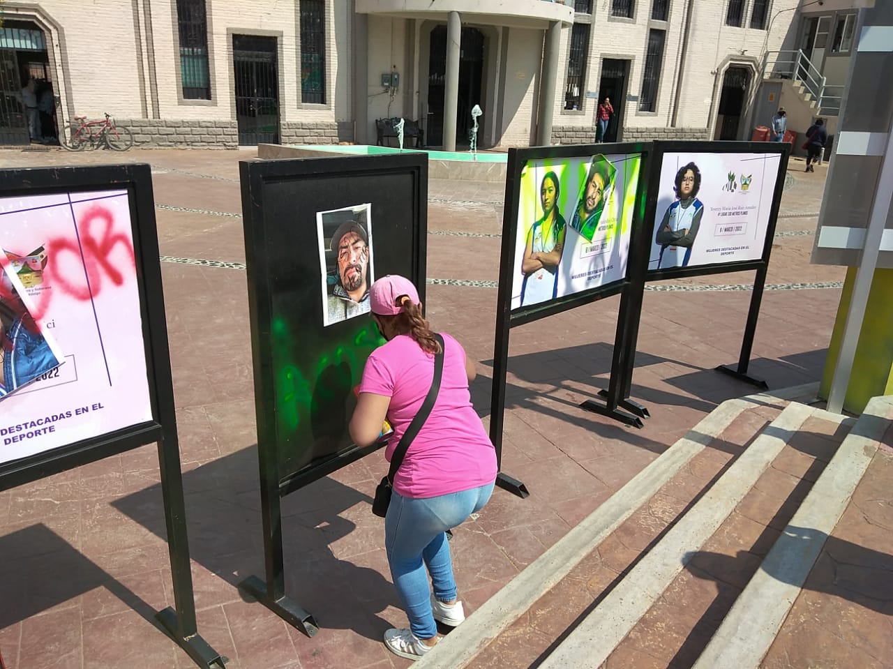 Mujeres se manifiestan contra alcalde de Epazoyucan por supuesto acoso