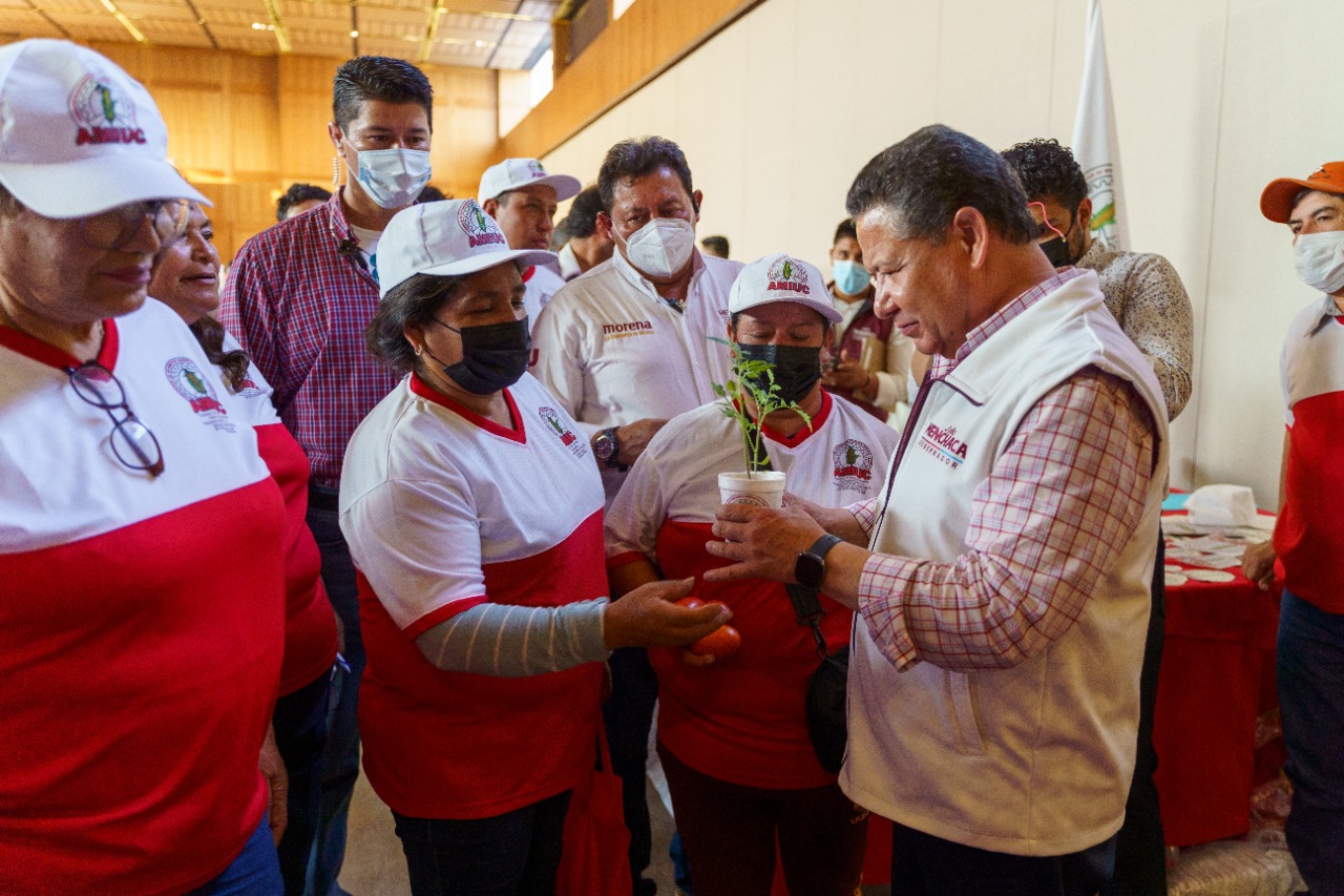 Menchaca ofrece diálogo y puertas abiertas al campo