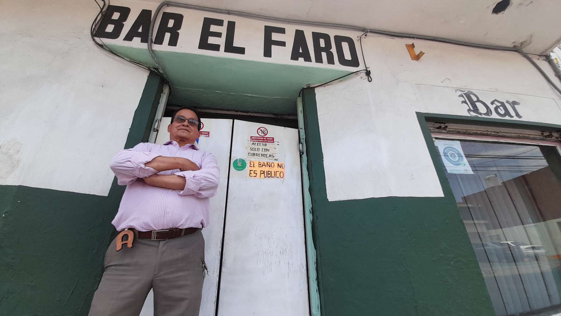 Pedro Naranjo mantiene la tradición de las cantinas en El Faro