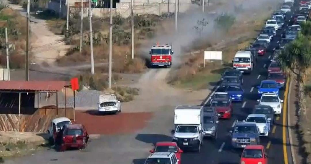 Accidente vial en la México-Laredo desquicia la circulación