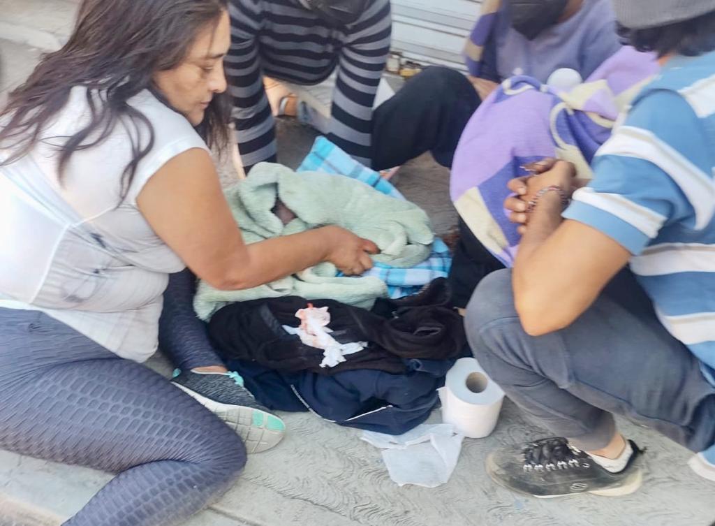 Mujer da a luz en plena calle de Tulancingo