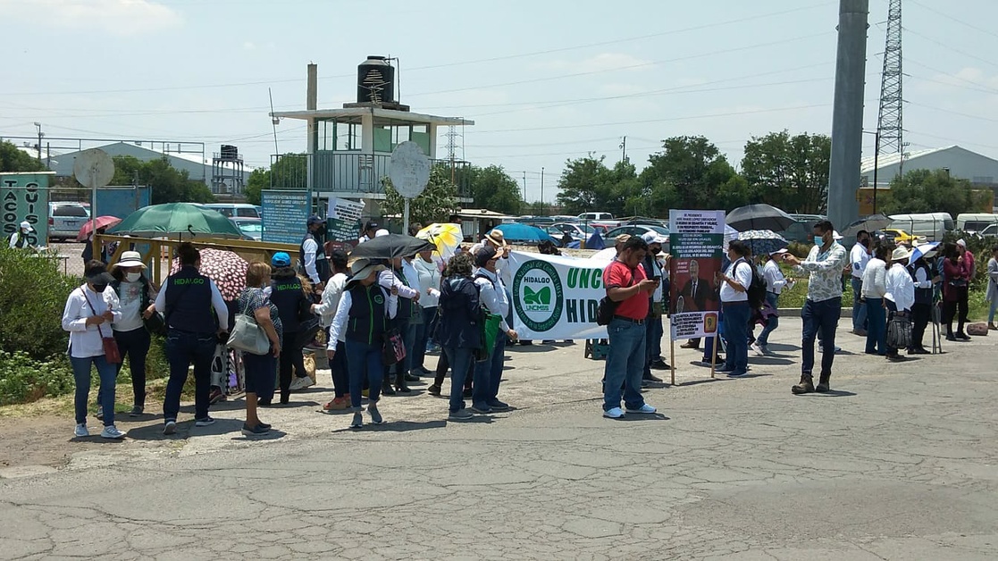 Jubilados del IMSS en Hidalgo entregan peticiones a AMLO