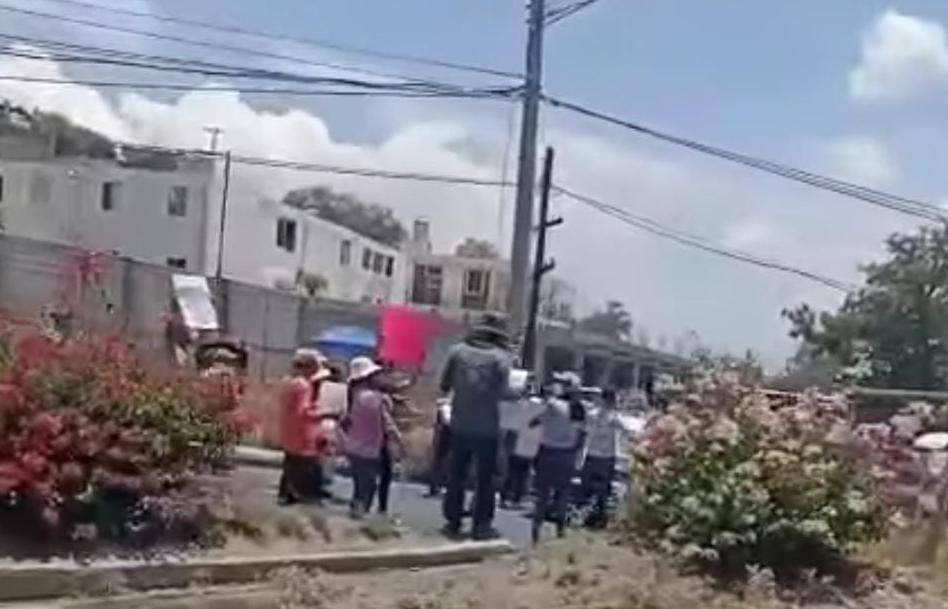 Bloquean carretera México-Laredo a la altura de Ixmiquilpan