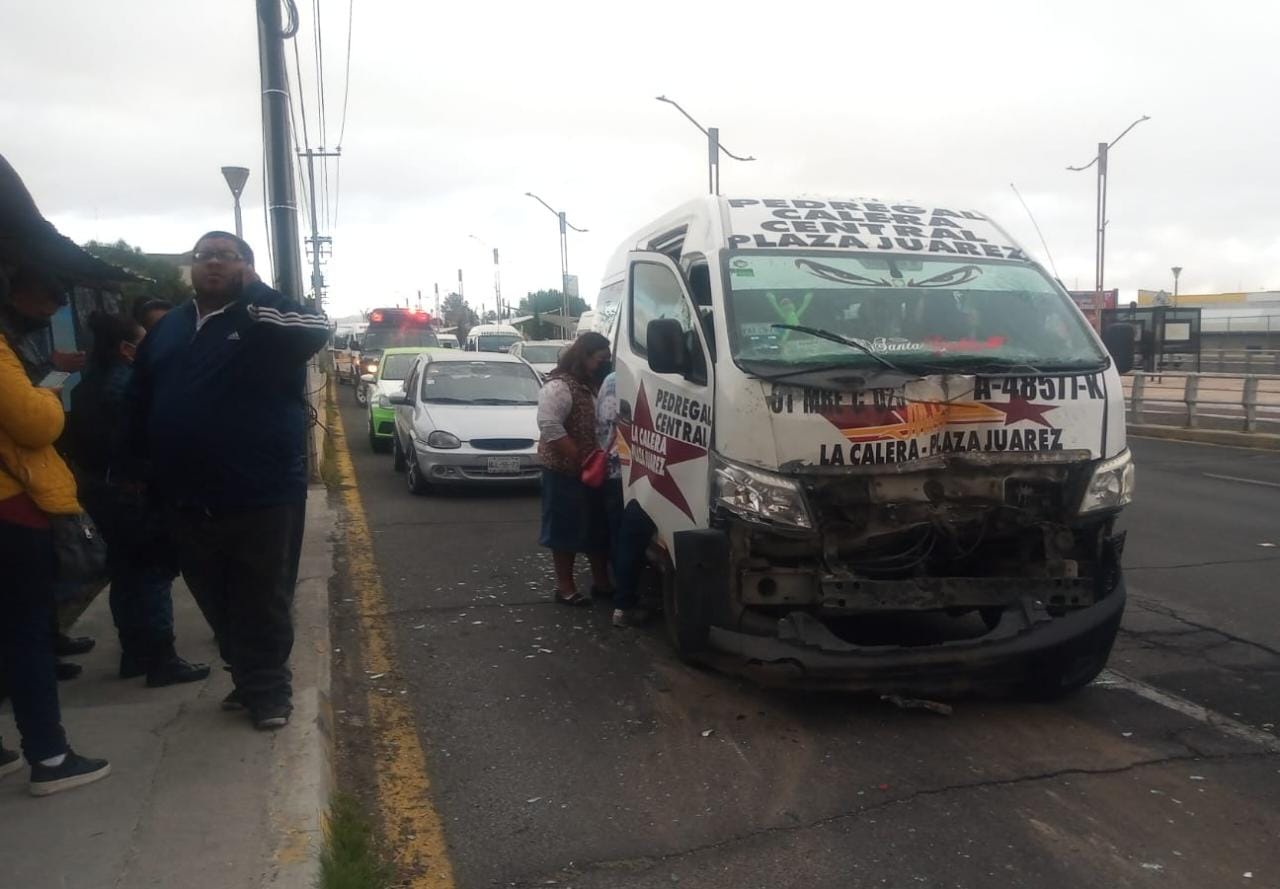 Choque de transporte público deja 12 lesionados en Pachuca