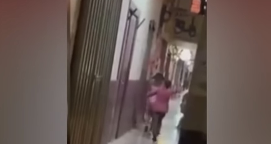 Video: Polémica en redes por mamá que sacó a golpes a su hija de un baile