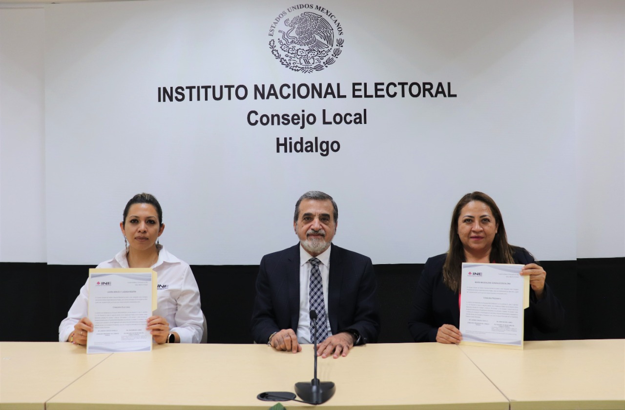 INE entrega nombramiento a la nueva presidenta del IEEH