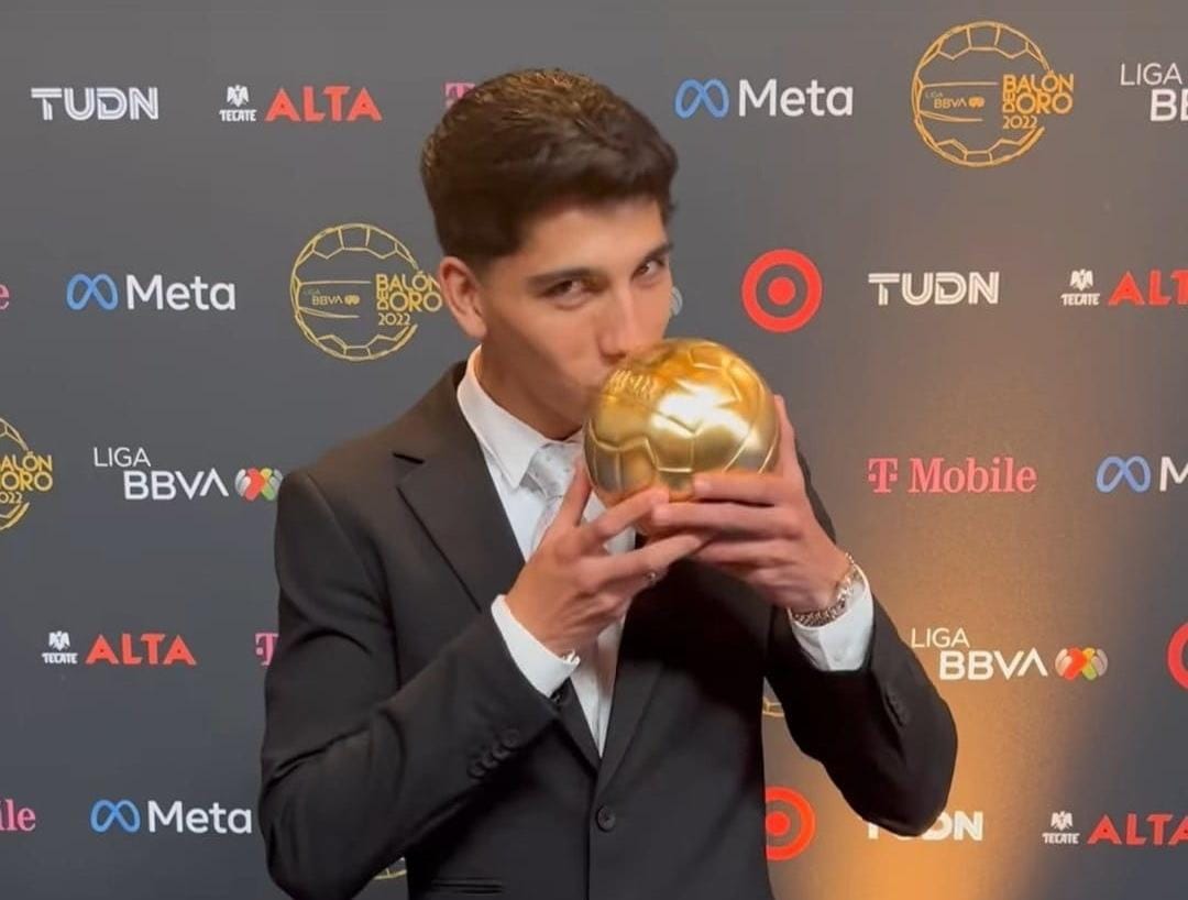 Kevin Álvarez gana el Balón de Oro a mejor lateral de la Liga MX