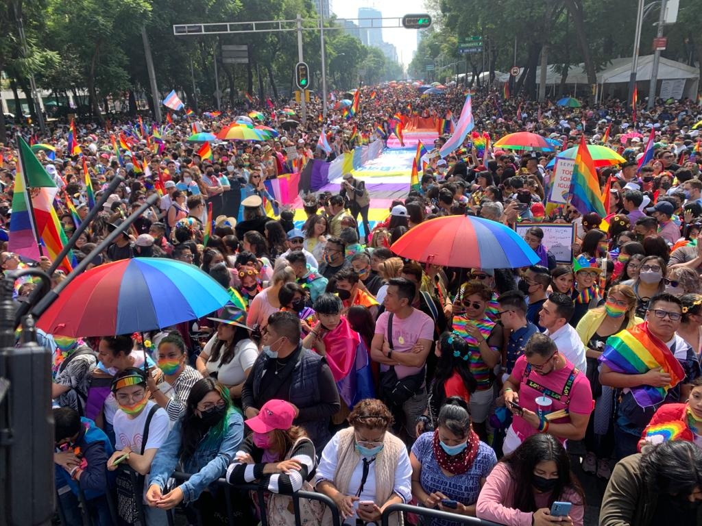 Marcha del Orgullo LGBT+ abarrota Reforma en la CDMX