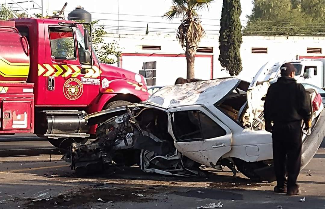 Aparatoso accidente en bulevar de acceso a la autopista México-Pachuca