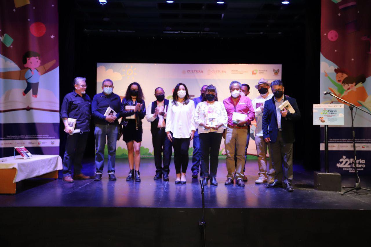 Entregan premios estatales de Cultura