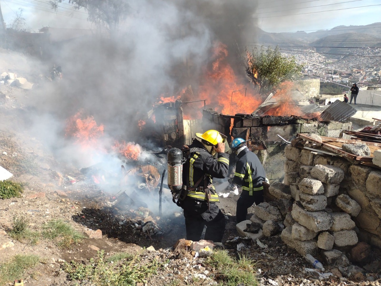 Incendio en La Raza moviliza a cuerpos de emergencia