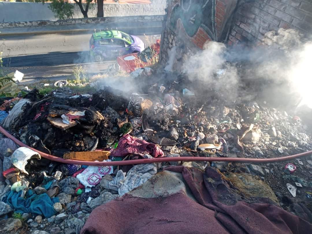 Bomberos sofocan incendios en Pachuca y Tlaxiaca