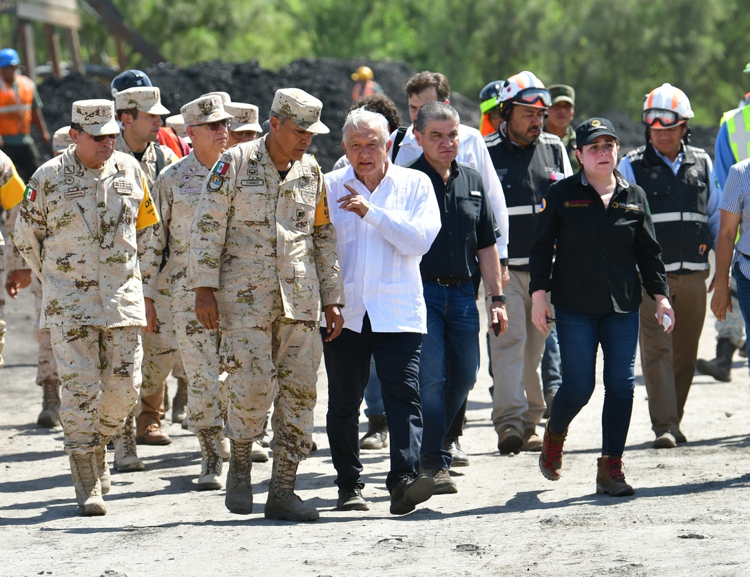 AMLO llega a Sabinas y FGR abre investigación por derrumbe en mina de carbón