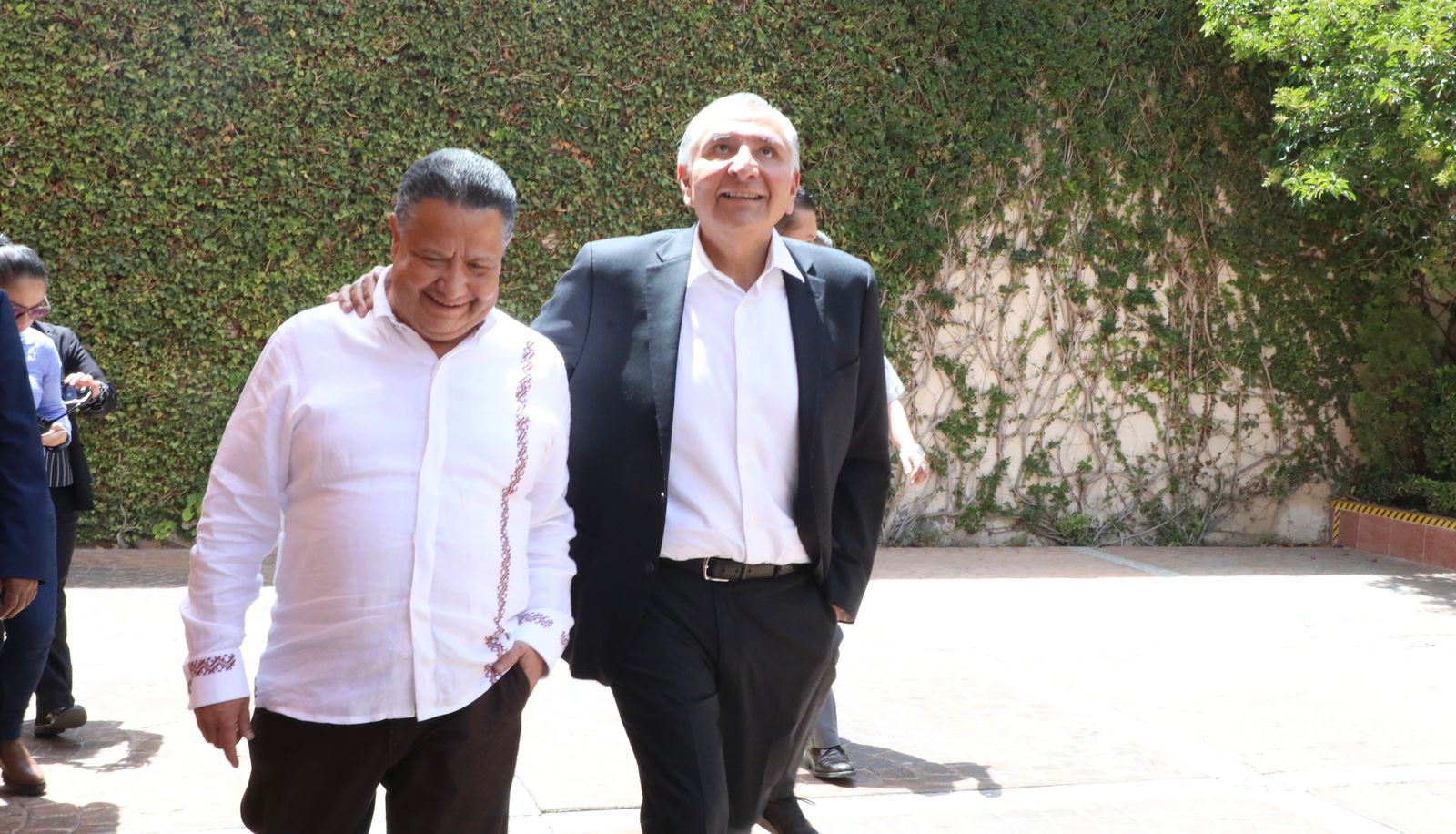 Ofertas y promesas de Adán Augusto para políticos y empresarios de Hidalgo