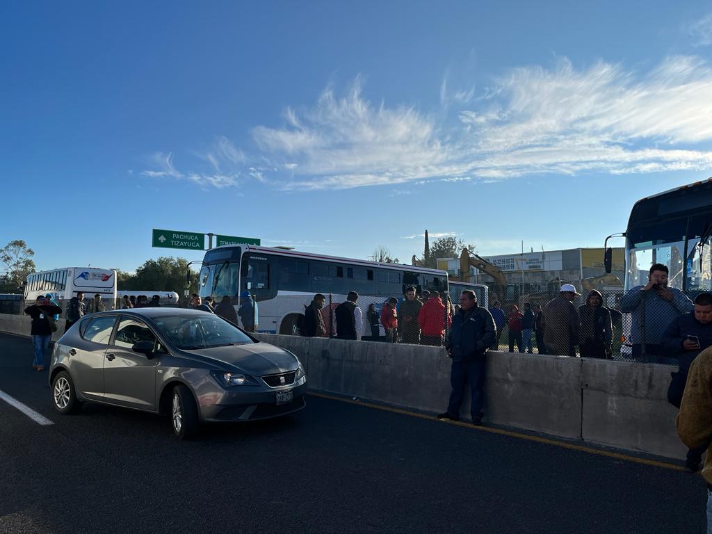 Cierran autopista México – Pachuca por asesinato de chofer