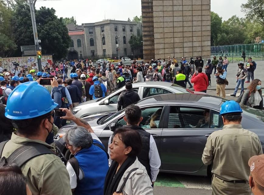 Trabajadores de Cruz Azul se reúnen con Manuel Bartlett; en 24 horas restablecerán luz