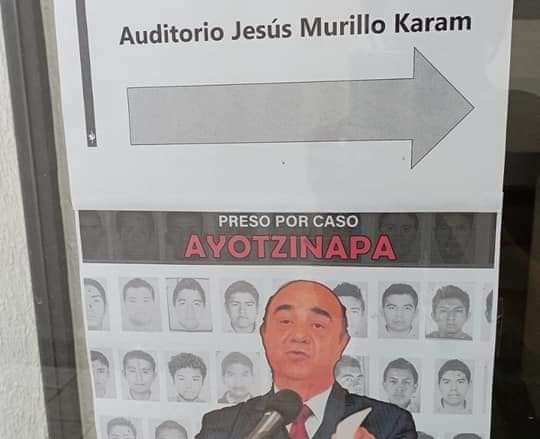 Estudiantes de la UAEH insisten en cambiar el nombre del auditorio Jesús Murillo Karam