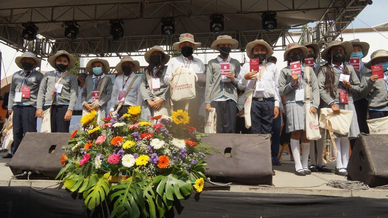 Presentan las obras ‘Cazadores de saberes, niñas y niños preservando su cultura’