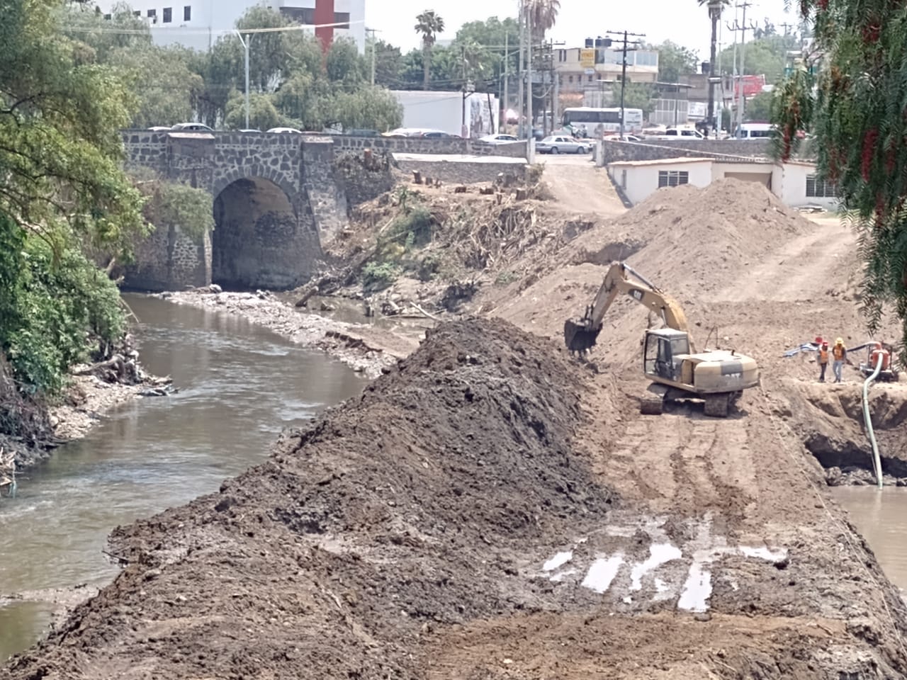 Alcaldía de Tula plantea participar en trabajos para reforzar puente del río