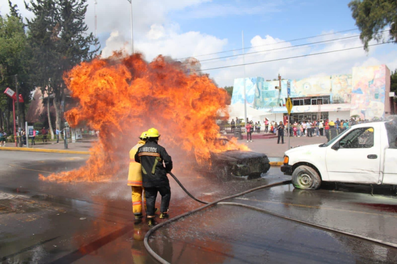 Realizan simulacro de incendio en Tizayuca; conmemoran el Día del Bombero