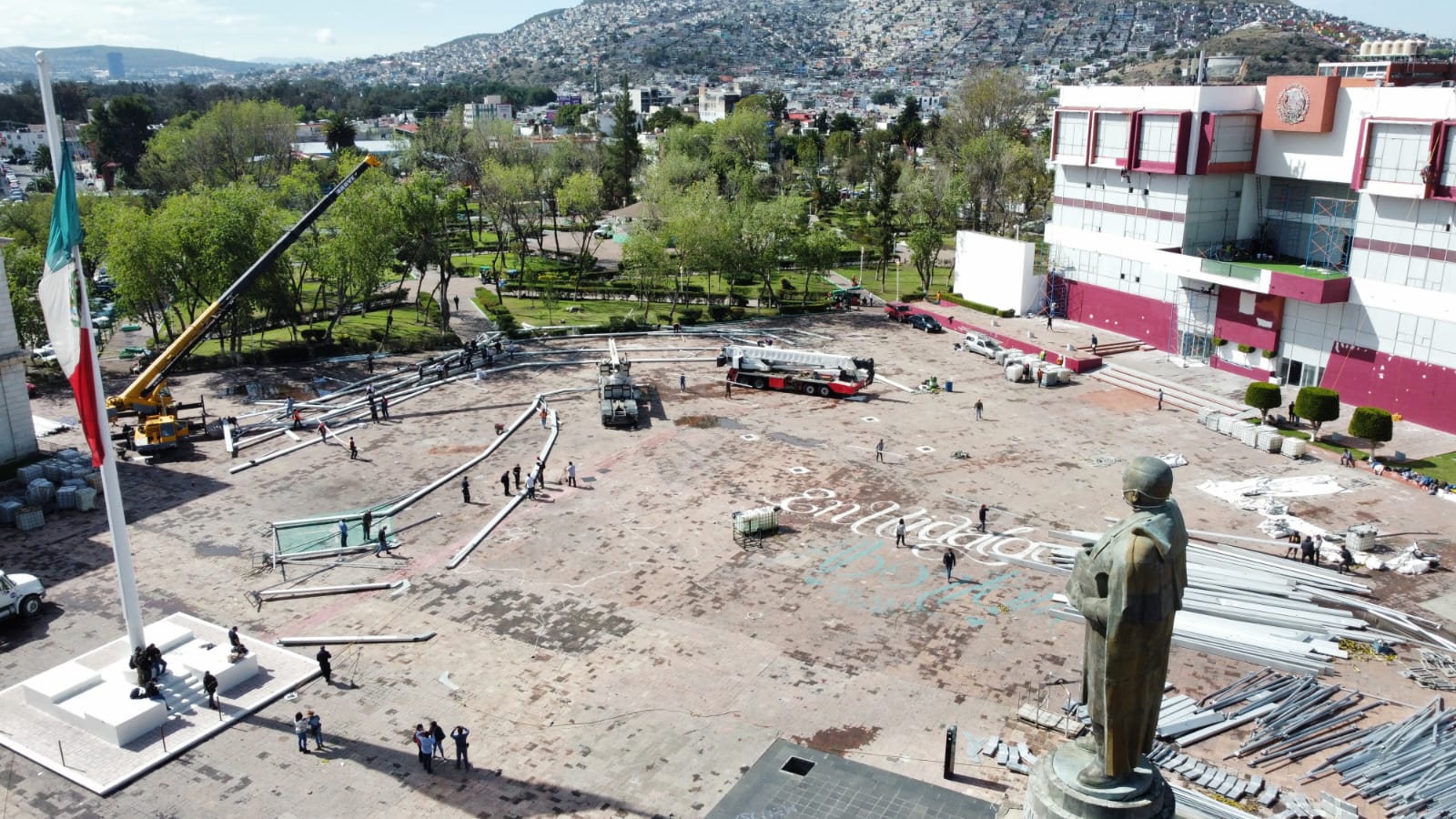 Julio Menchaca anuncia rehabilitación de Plaza Juárez