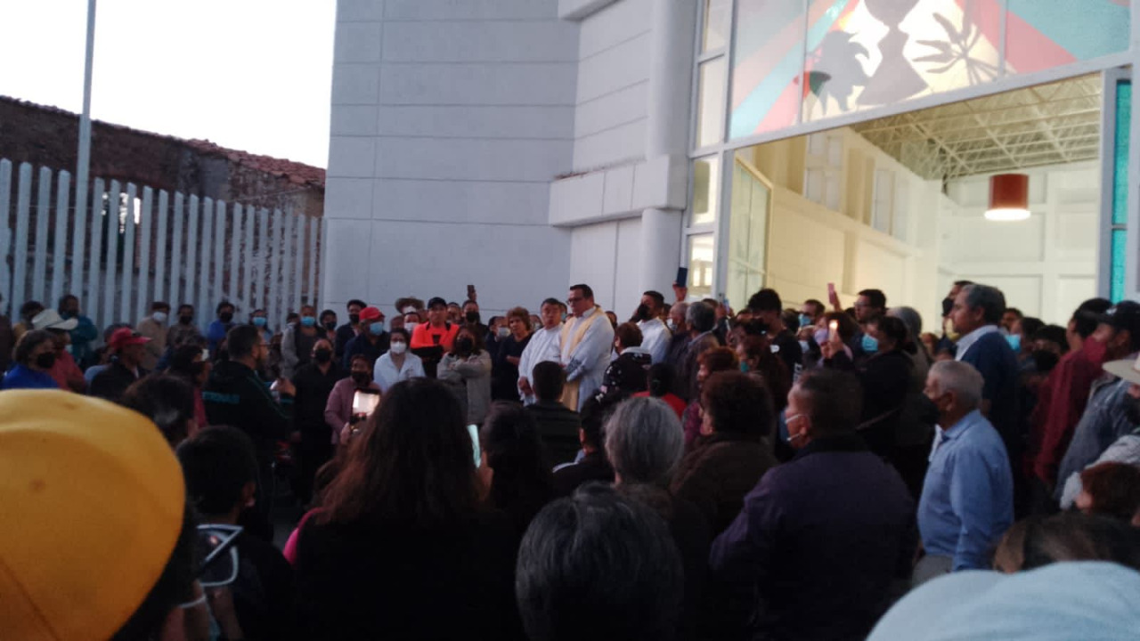 Protestan cientos de feligreses contra parroco de Zapotlán