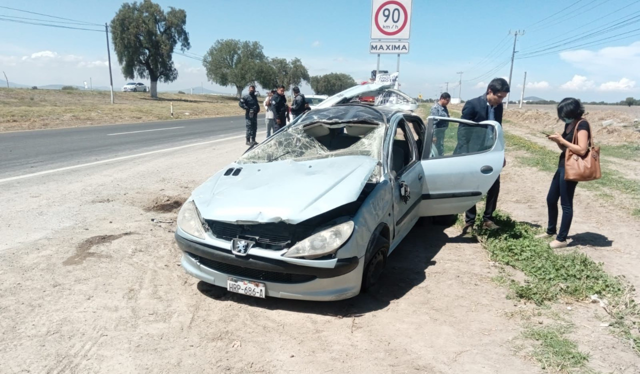 Volcadura de vehículo sobre la autopista México-Pachuca deja 2 lesionados