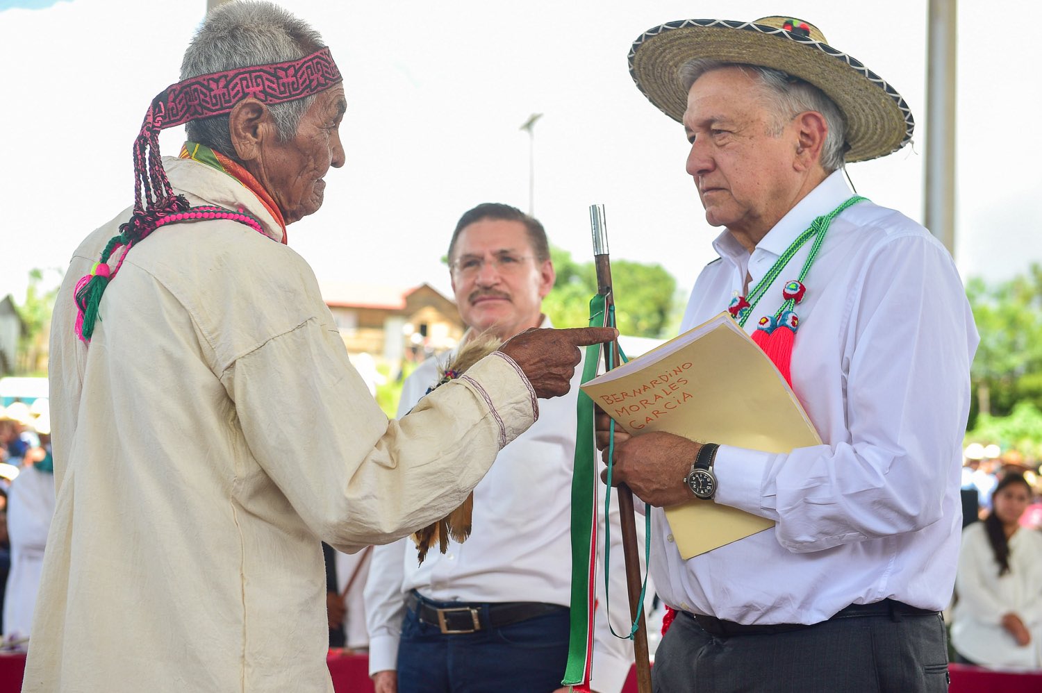 AMLO compromete construir cuarteles de la GN en Nayarit