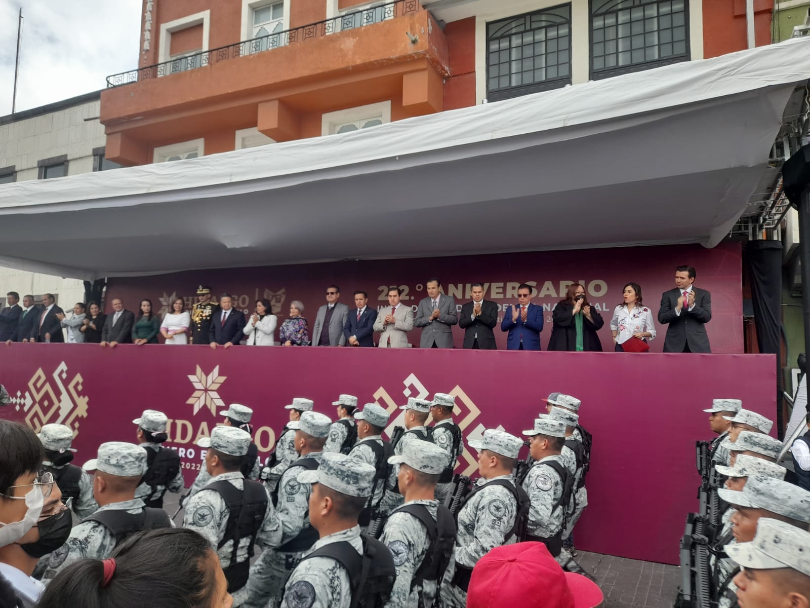 Encabeza Julio Menchaca desfile conmemorativo del Día de la Independencia