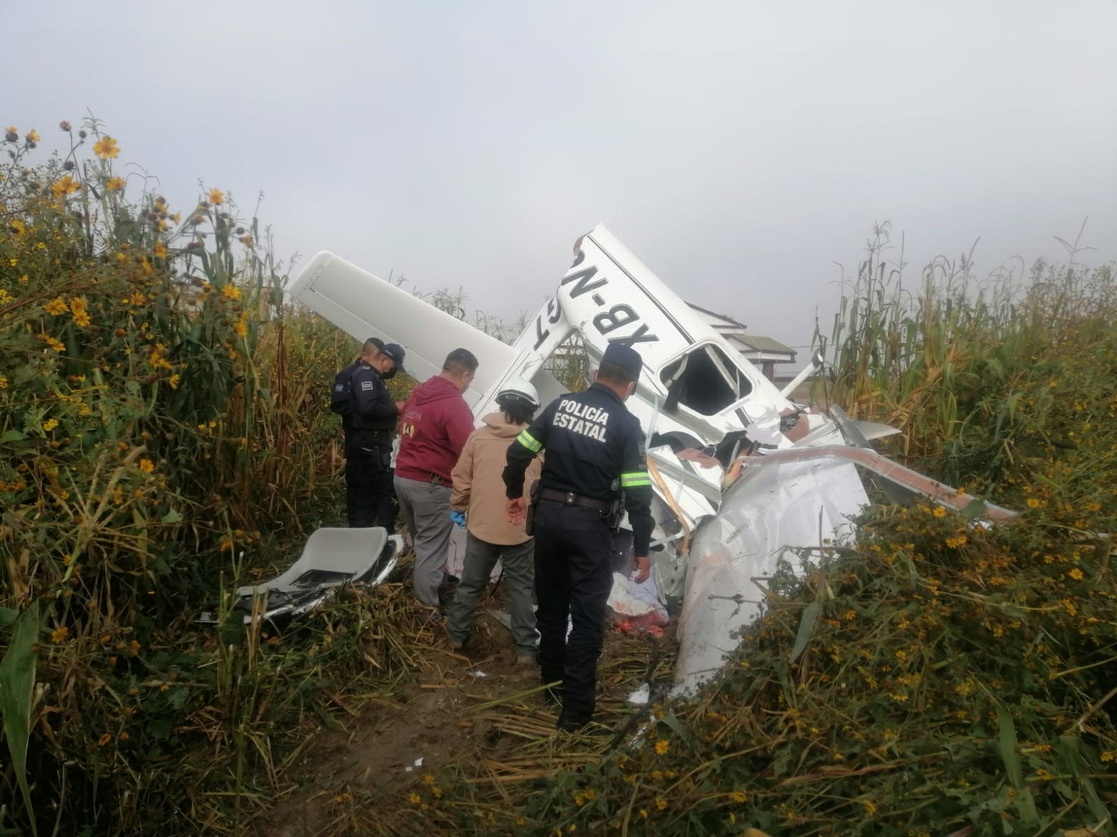 Avioneta se desploma en Edomex, hay tres muertos