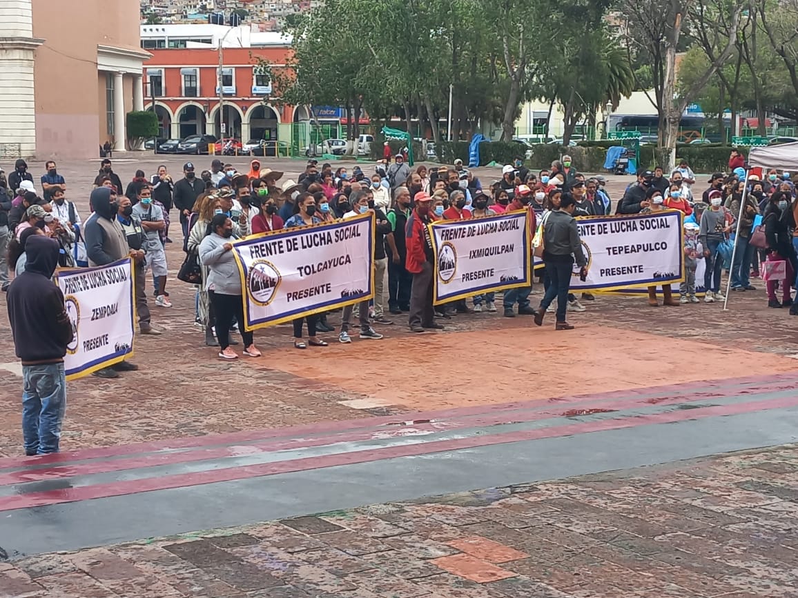 Frente de Lucha Social se manifiestan en Palacio de Gobierno