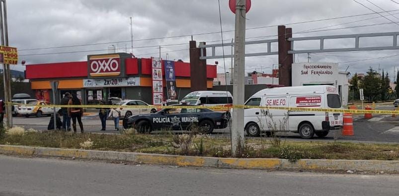 Hallan a taxista muerto en Mineral de la Reforma