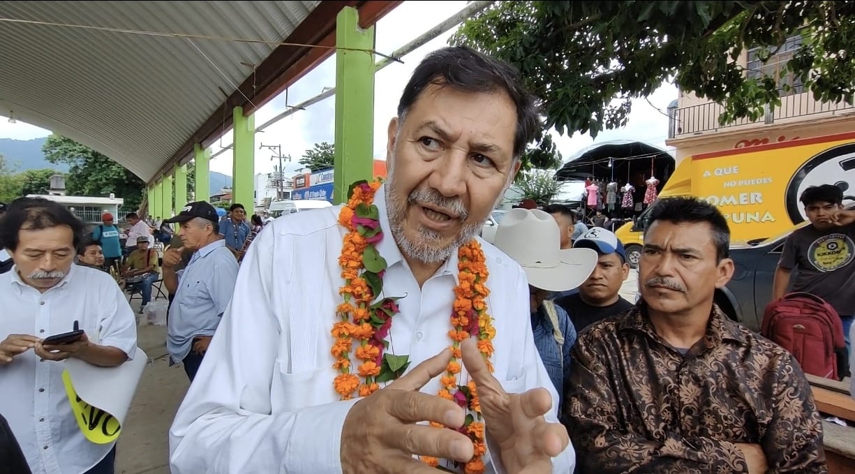 Gerardo Fernández Noroña visita la huasteca hidalguense