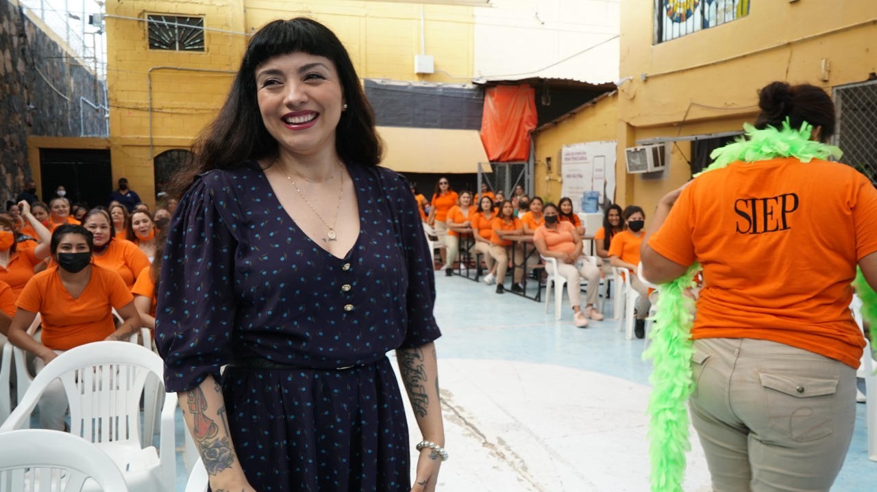 Mon Laferte visitó a mujeres del Cereso de Sonora