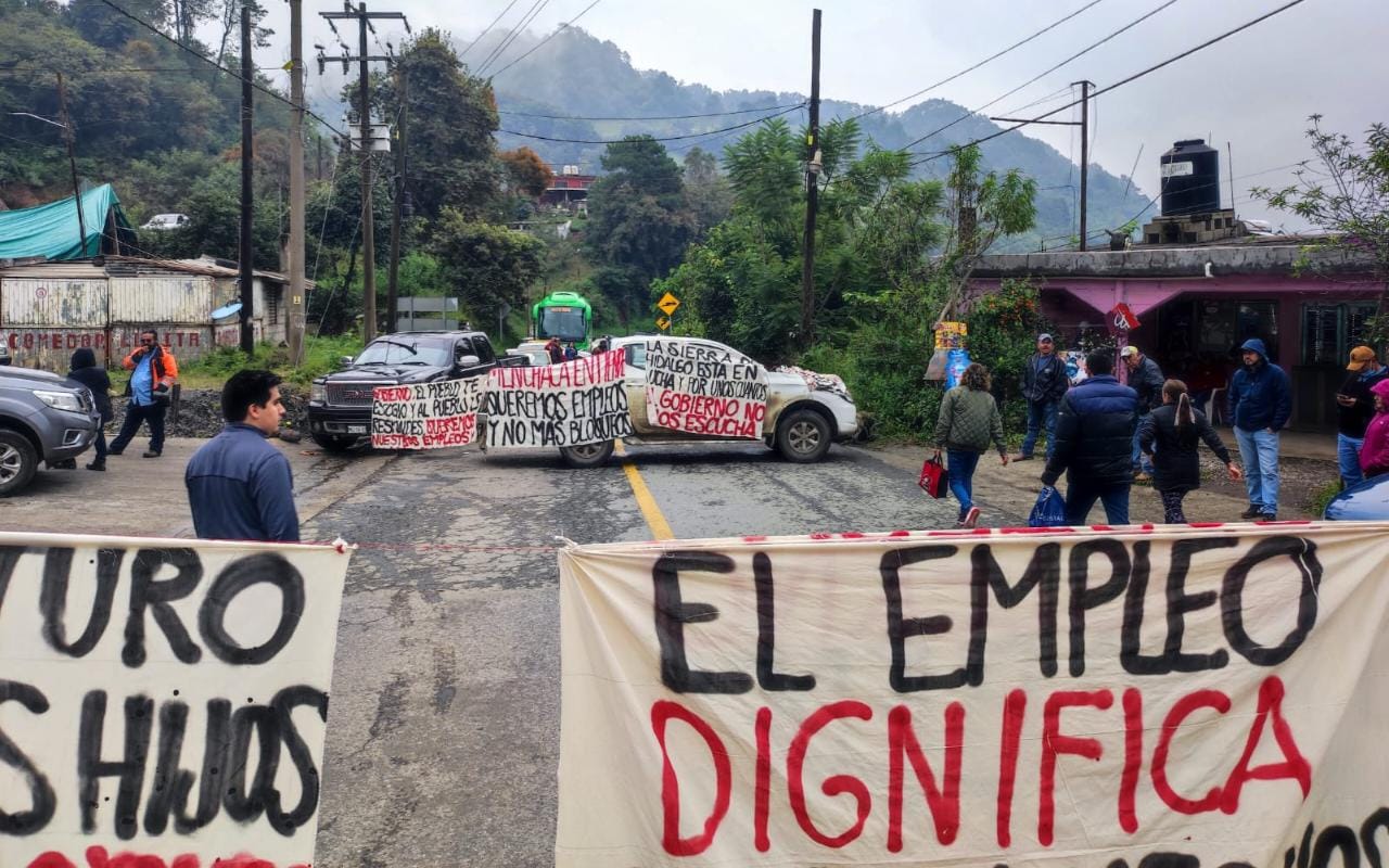 Vuelven a bloquear la México-Tampico; sigue el conflicto en minera Autlán