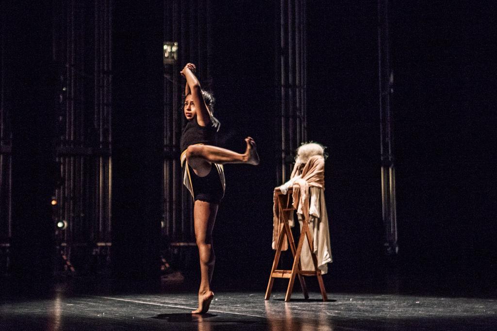 Contradanza realiza taller “El sentido de bailar”