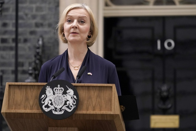 Renuncia la primera ministra británica Liz Truss