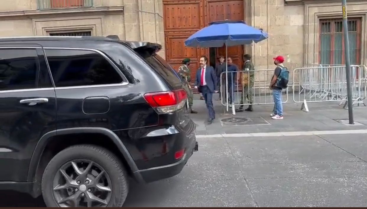 Omar Fayad visita a AMLO en Palacio Nacional